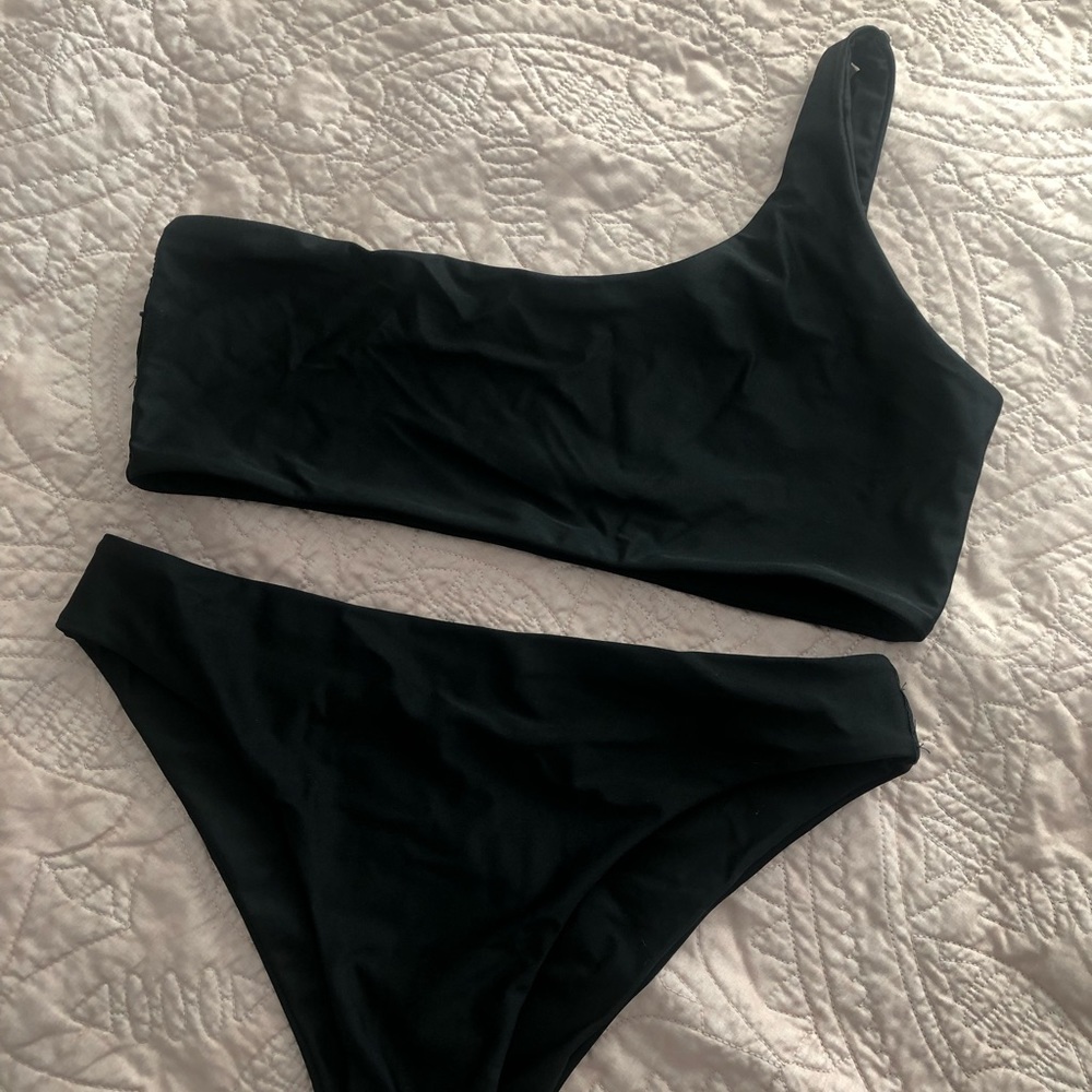 Black one shoulder bikini